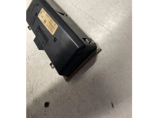 Дисплей    7L6919044M   Volkswagen Transporter - Caravelle T5