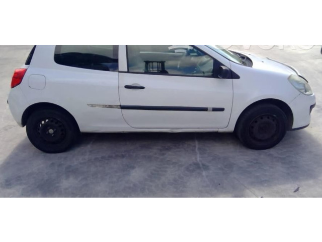 Ручка стеклоочистителей 8201590631   Renault Clio III