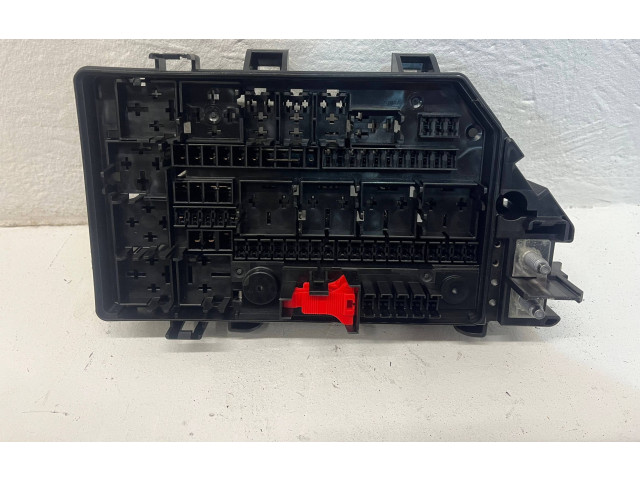 Блок предохранителей 32331868 Volvo XC40