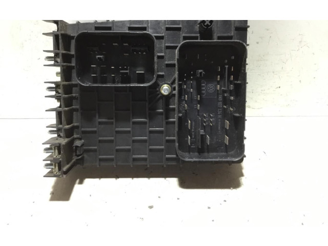 Блок предохранителей 1K0937124H   Audi A3 S3 8P    