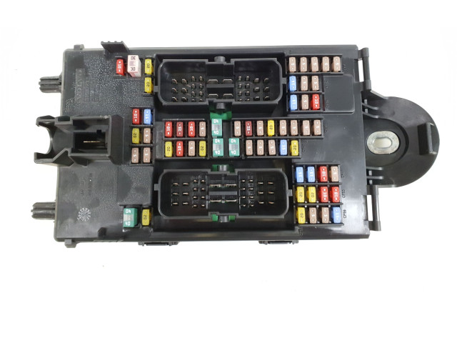 Блок предохранителей 32209198   Volvo S60    