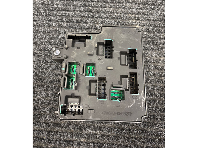 Блок предохранителей 31676132, 18192   Volvo XC90    