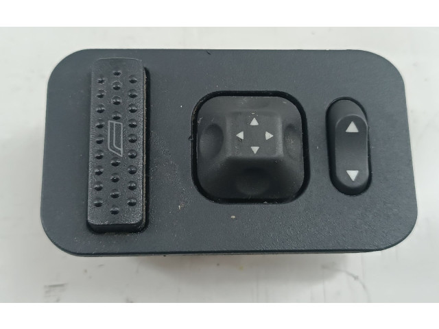 Pojistková skříňka Спидометр (приборный щиток) 153048000 Alfa Romeo 145 - 146 2000