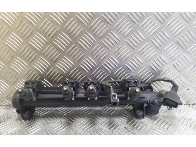 Топливная рампа 06A133317A   Volkswagen Golf IV  