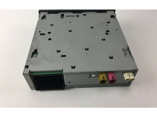 Радио/ проигрыватель CD/DVD / навигация