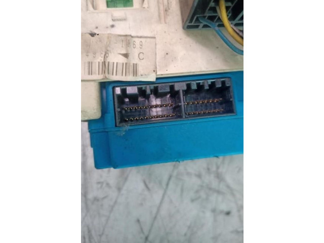 Pojistková skříňka MR445952, 4M41 Mitsubishi Pajero 1