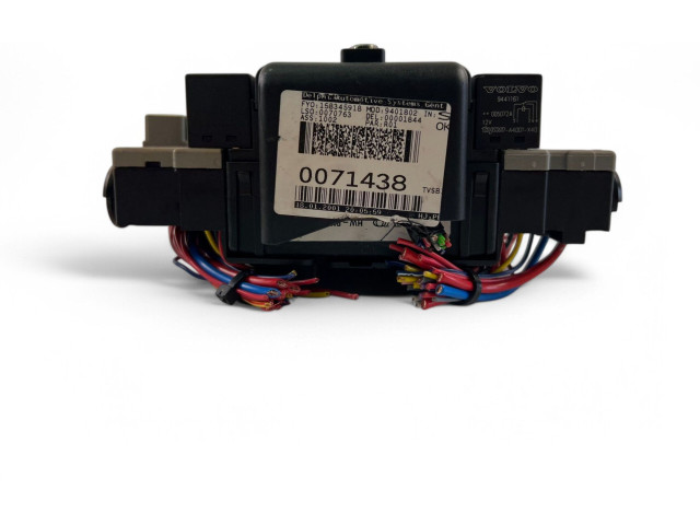 Блок предохранителей 8622520 Volvo S60