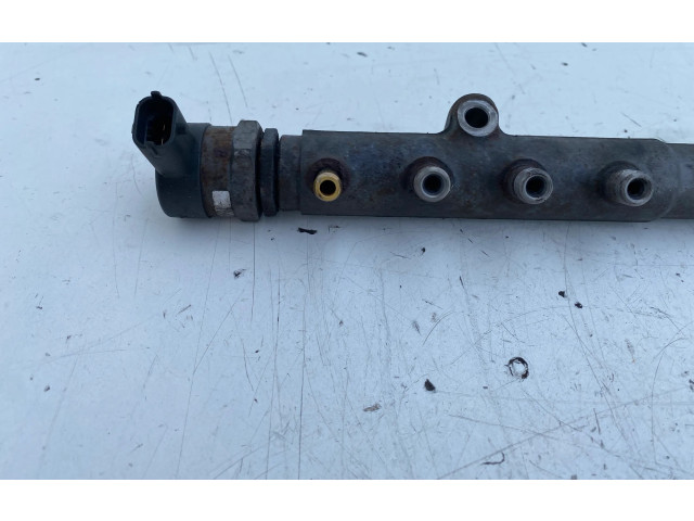 Топливная рампа 31259011   Volvo V70  