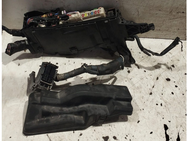 Pojistková skříňka Toyota iQ 2010