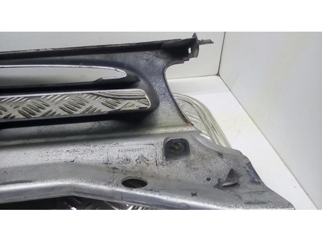 Верхняя решётка Citroen Berlingo 1996-2002 года 9635603977