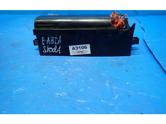 Блок предохранителей Skoda Fabia Mk2 (5J)