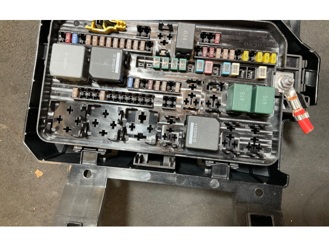 Блок предохранителей 32212356 Volvo XC40