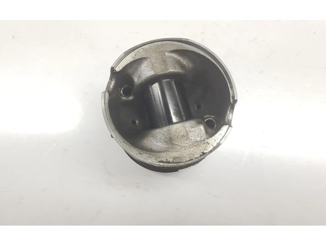 Píst 11257803033, 2222DL BMW 1 E82 E88 pro naftový motor 2.0