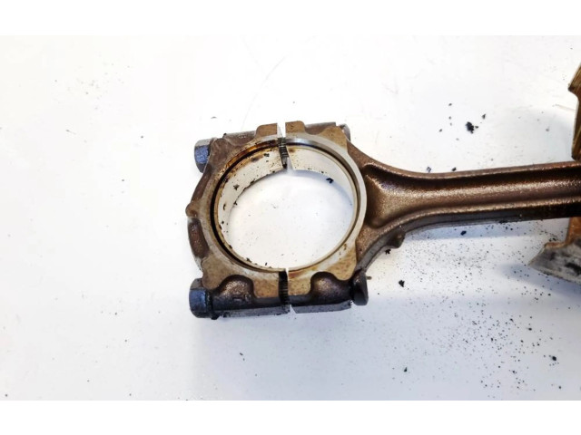 Поршень с шатуном Mitsubishi Carisma