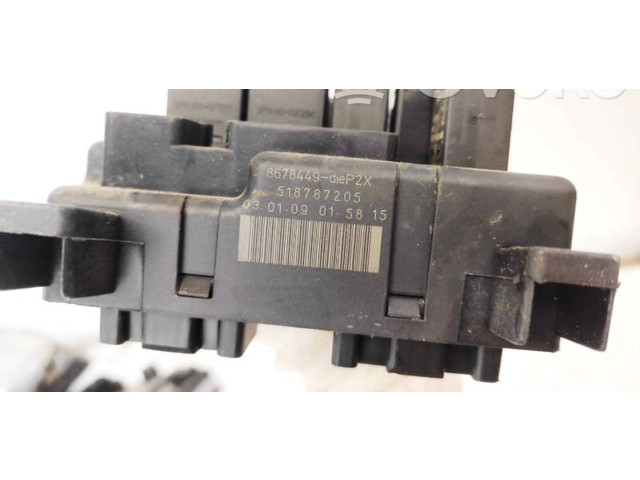 Блок предохранителей  8678449, 518787205   Volvo XC90    
