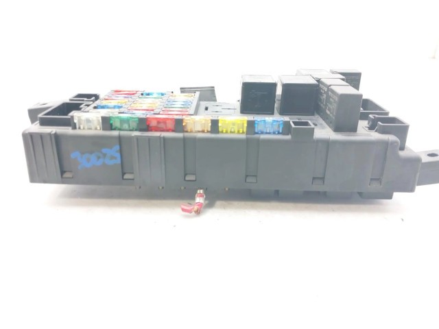 Блок предохранителей 8678449   Volvo S80