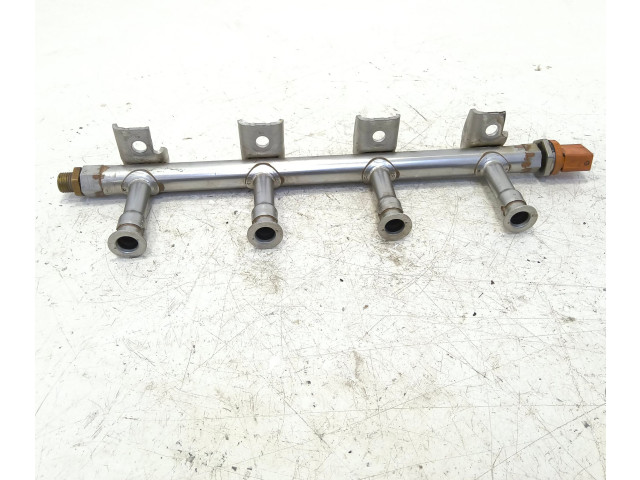 Топливная рампа 03F133320C Skoda Octavia Mk2 (1Z) для двигателя CBZB