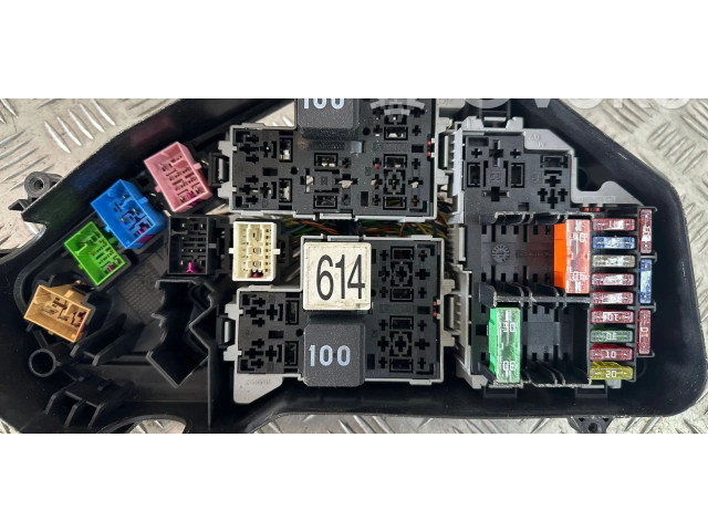 Pojistková skříňka 7L0937615 Porsche Cayenne (92A) 2011