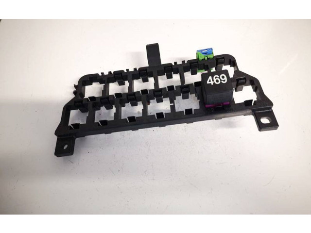 Блок предохранителей 8d0937503e Skoda Octavia Mk1 (1U)