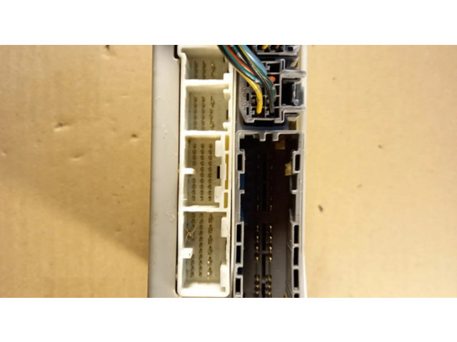 Блок предохранителей  8273053050   Lexus IS 220D-250-350    