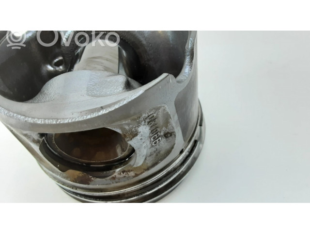 Píst 0840BB BMW 3 E90 E91 pro naftový motor 2.0