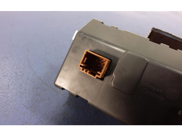 Радио/ проигрыватель CD/DVD / навигация