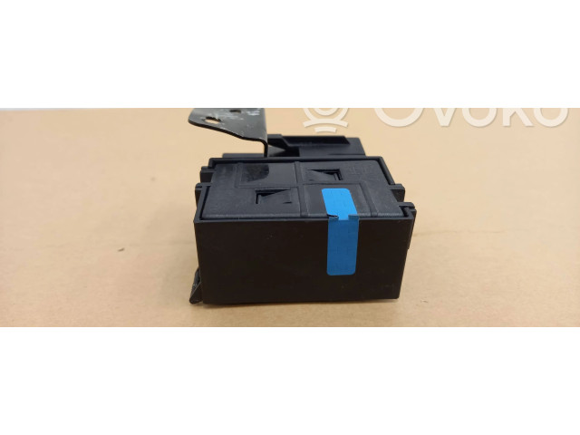 Блок предохранителей A2305450101 Mercedes-Benz SL R230