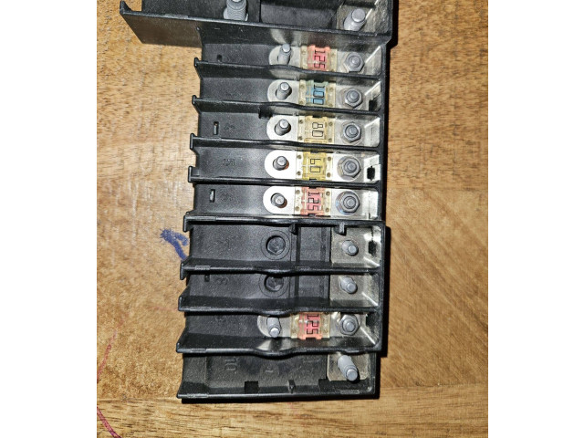 Pojistková skříňka 7LA937550A Volkswagen Transporter - Caravelle T6 2015