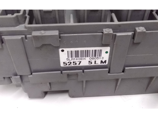 Блок предохранителей 38200SWA Honda CR-V