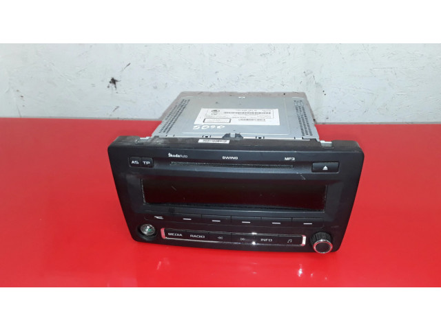 Радио/ проигрыватель CD/DVD / навигация