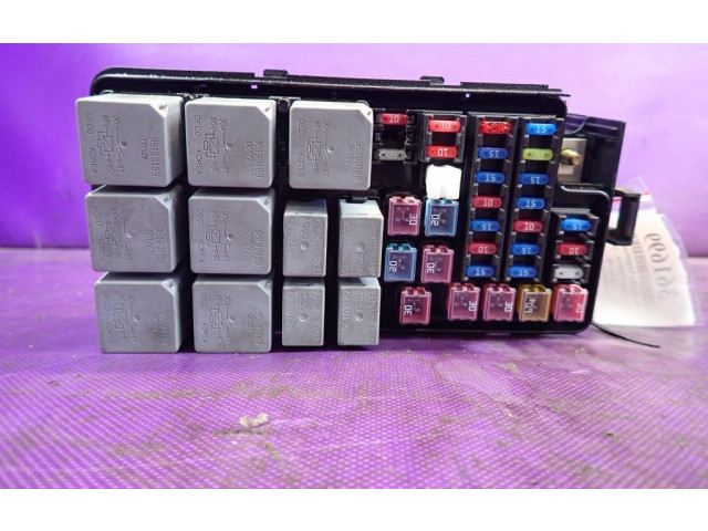 Поршень Ящик предохранителей (комплект)  J200AH, J200AH  Chevrolet Nubira  