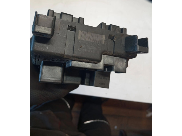 Блок предохранителей  30728008, 518828108   Volvo XC90    