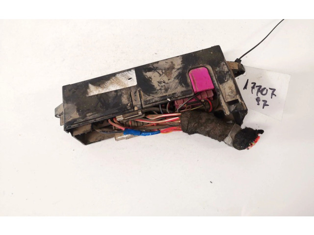 Блок предохранителей     Volkswagen Touran I    