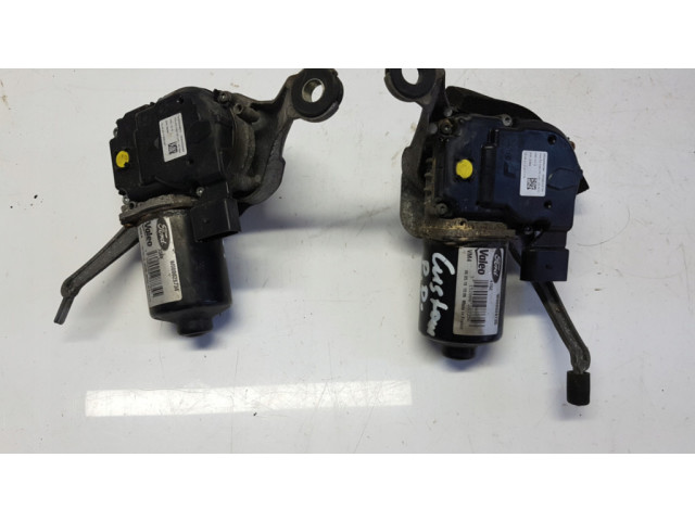 Электрический двигатель для открытия форточки в кузове