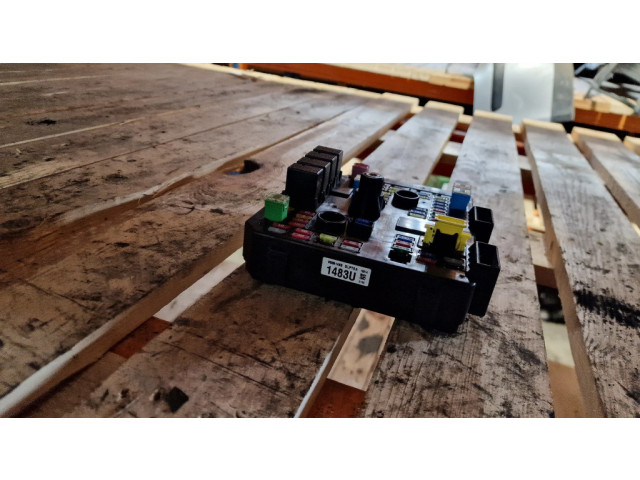 Блок предохранителей 95361483 Chevrolet Captiva