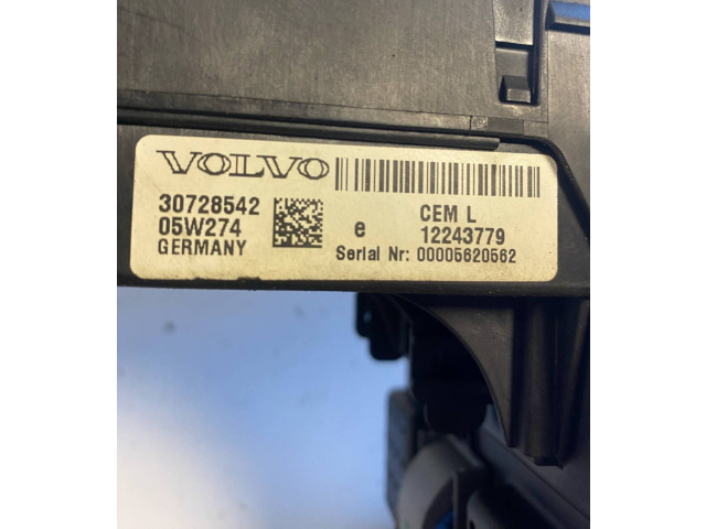 Блок предохранителей 30728542, 12243779   Volvo V70    