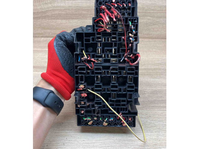 Блок предохранителей 9441607 Volvo S80