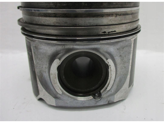 Píst    Audi Q7 4L     