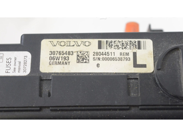 Блок предохранителей  30765483, 28044511   Volvo V70    