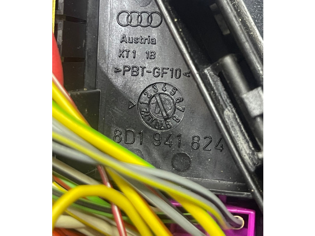 Блок предохранителей  8D1941824   Audi A8 S8 D3 4E    