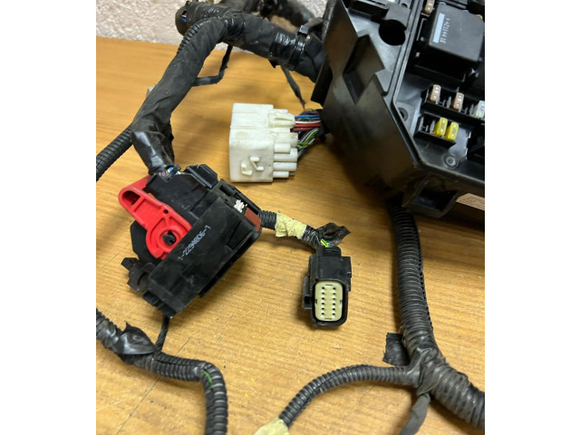 Блок предохранителей  8888752265, 31473880   Volvo XC40    