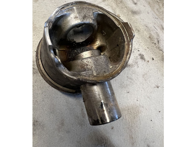 Поршень Renault Scenic II - Grand scenic II