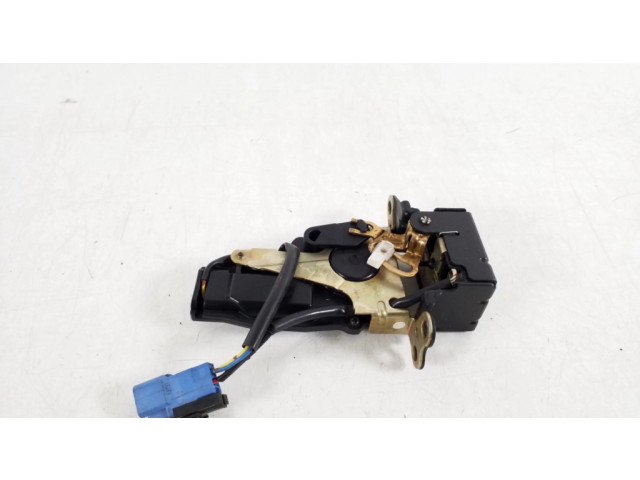 Zámek zadních dveří 69110-02010   Toyota Matrix (E130) 2003