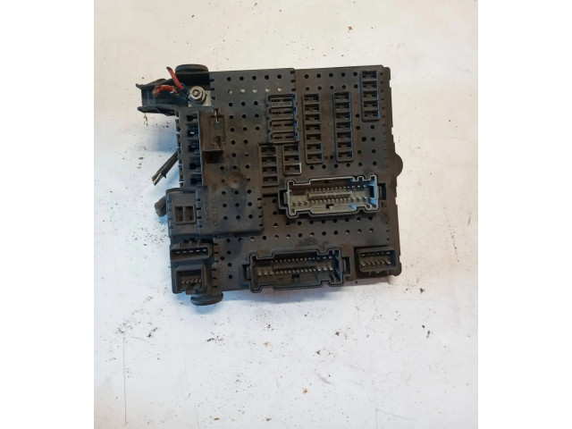 Блок предохранителей 30728512 Volvo S60