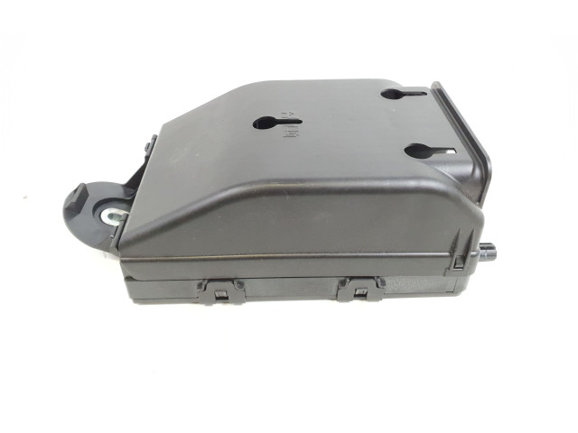 Блок предохранителей 32209198   Volvo S60    