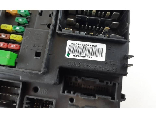 Блок предохранителей  FU5T15604DAK, FU5T-15604-DAK   Ford Ranger    