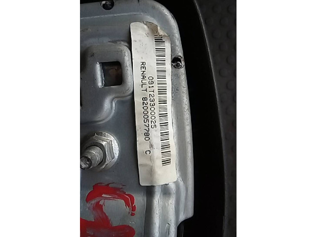 Подушка безопасности водителя 8200057780   Renault Clio II