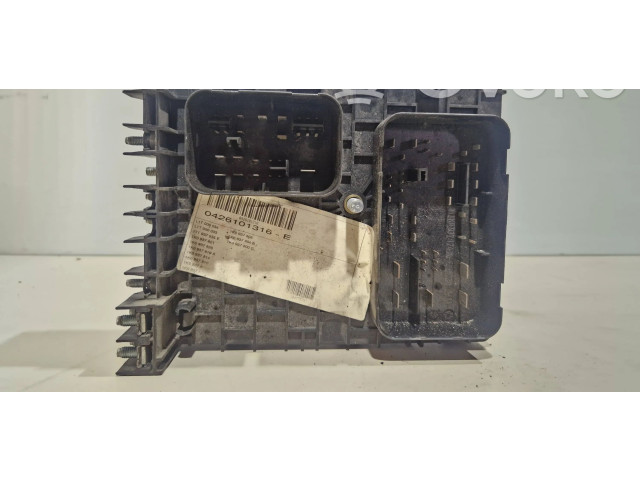 Блок предохранителей  1k0937808   Volkswagen Touran I    