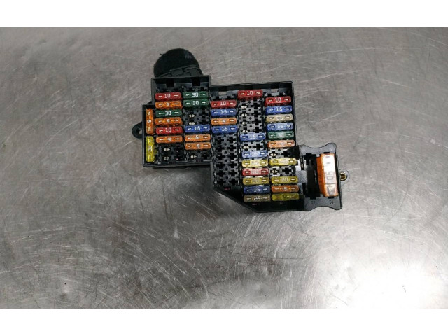 Pojistková skříňka 7L0941828A Porsche Cayenne (9PA) 2005