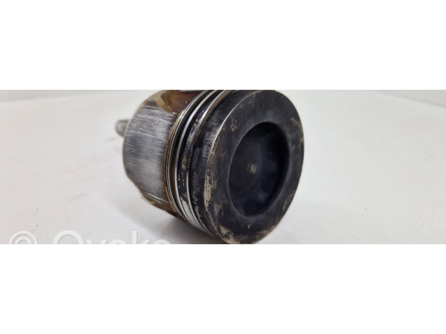 Píst Audi A4 S4 B9 pro naftový motor 3.0 CRTC